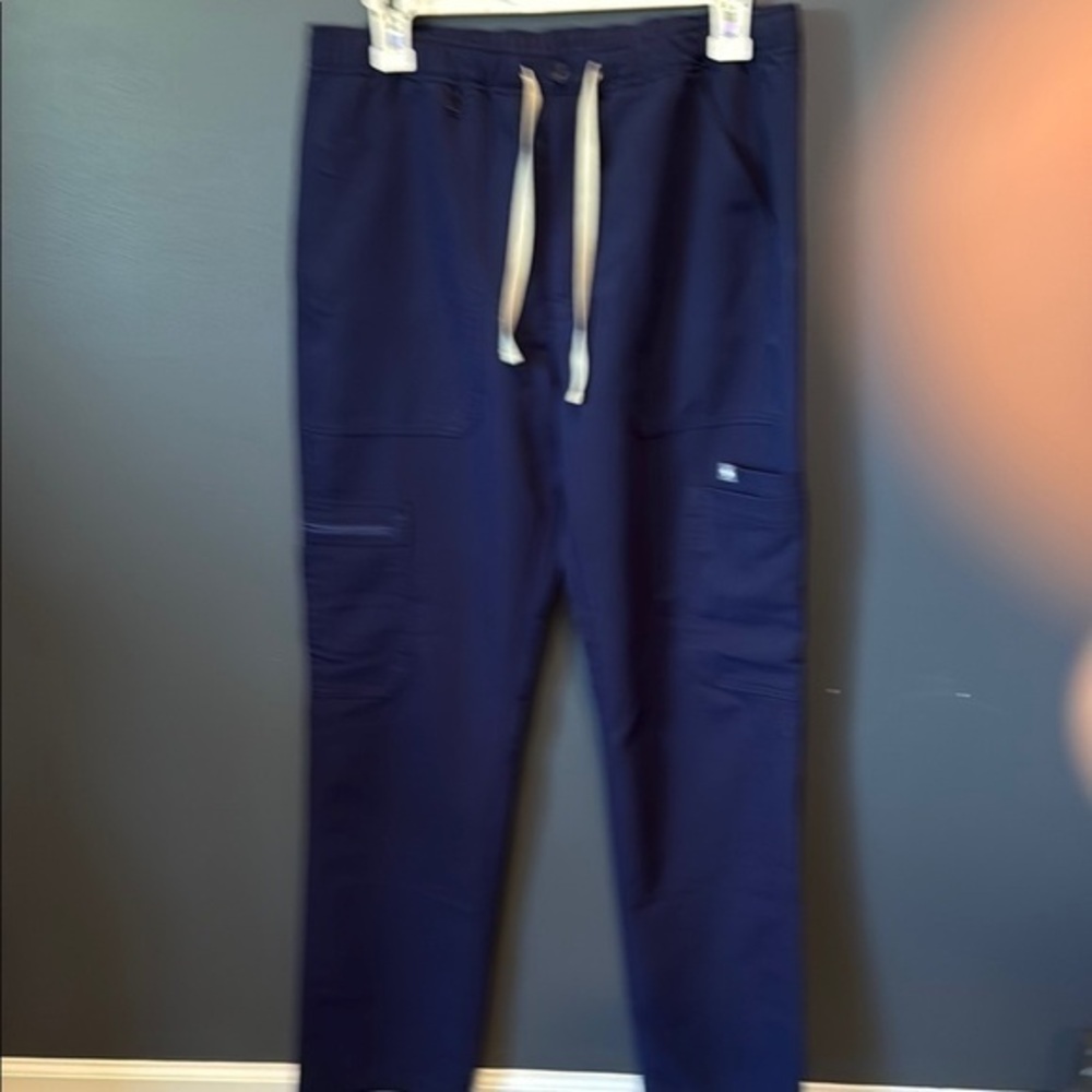FIGS Women’s Technical Collection Cargo Scrub Pants - Size Medium